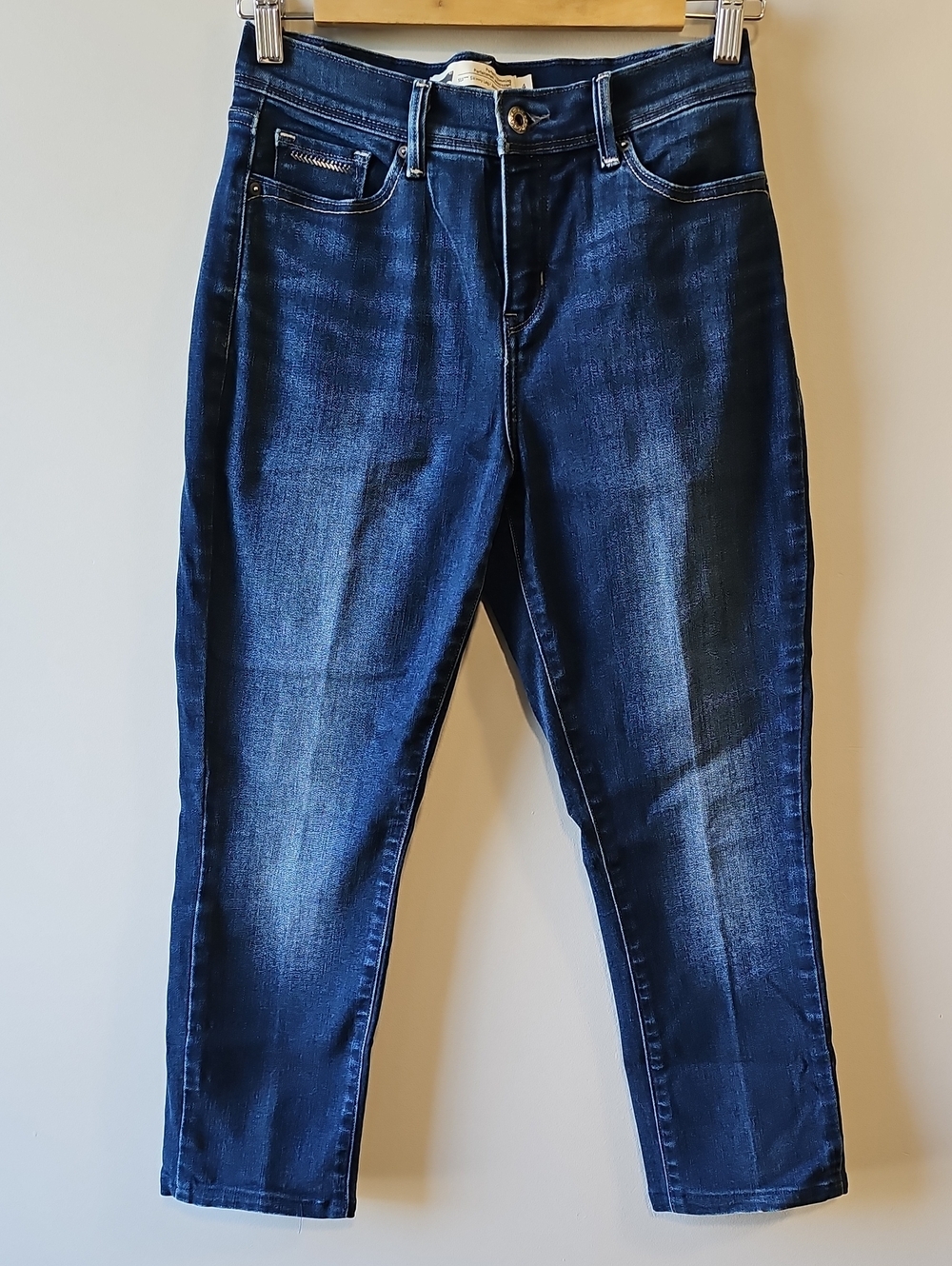 Levi's 512 Perfectly Slimming Size 4 Dark Blue Wash 27x32 Skinny Jeans